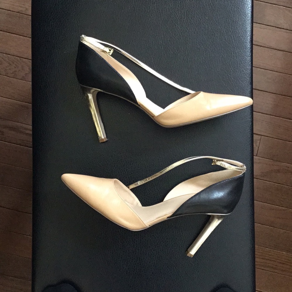 Nine West cream and black pumps